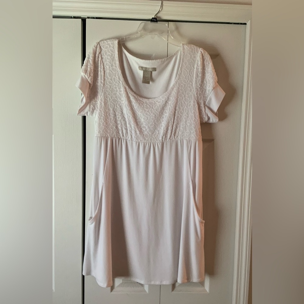 White lightweight dress with pockets